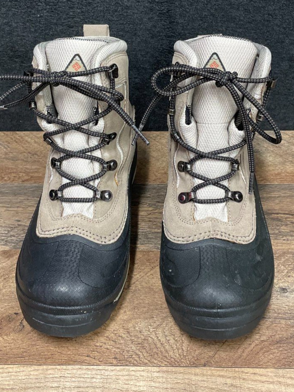 Columbia Cascadian Summit Winter Snow Boots in Tusk/Desert Fire
Size 7 DEADSTOCK